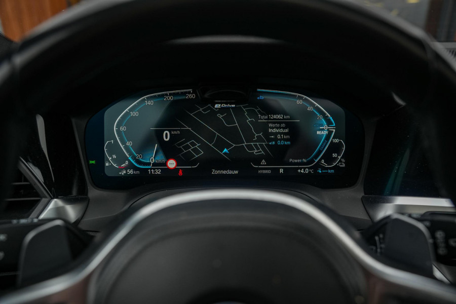 BMW 3 Serie Touring 330e High Executive M Sport Panodak Harman Kardon HUD Leer Alcantara