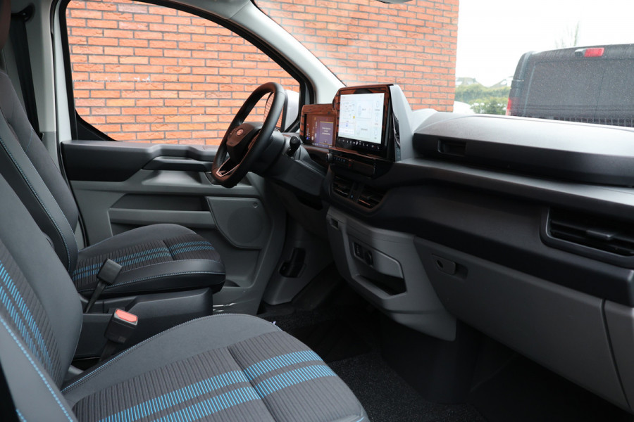 Ford Transit Custom 300 2.0 TDCI L2H1 Sport 170 PK DC | Dubbel Cabine | 360 Camera | ACC | Blind Spot | Navigatie | Camera | CarPlay | Lane Assist | Elek. Trekhaak | 5-Zitter | BPM VRIJ | Verlengde fabrieksgarantie tot 11-2029