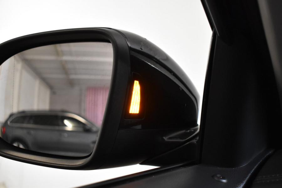 Volkswagen T-Roc 1.5 TSI 150PK DSG STYLE FABRIEKS GARANTIE VIRTUAL/CARPLAY/CAMERA