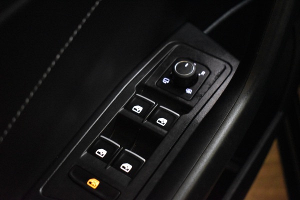 Volkswagen T-Roc 1.5 TSI 150PK DSG STYLE FABRIEKS GARANTIE VIRTUAL/CARPLAY/CAMERA