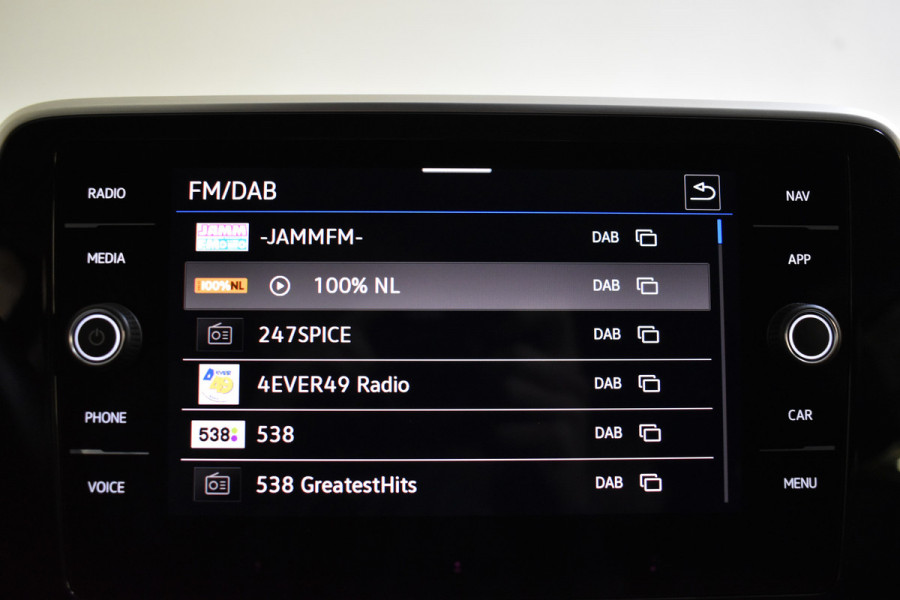 Volkswagen T-Roc 1.5 TSI 150PK DSG STYLE FABRIEKS GARANTIE VIRTUAL/CARPLAY/CAMERA