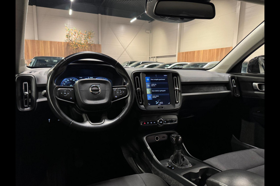 Volvo XC40 1.5 T3 163PK Momentum, Navi, Cruise, Cam, PDC, Clima, Voll Led, Bluetooth/Tel, Private Glas, Volledig Onderhouden