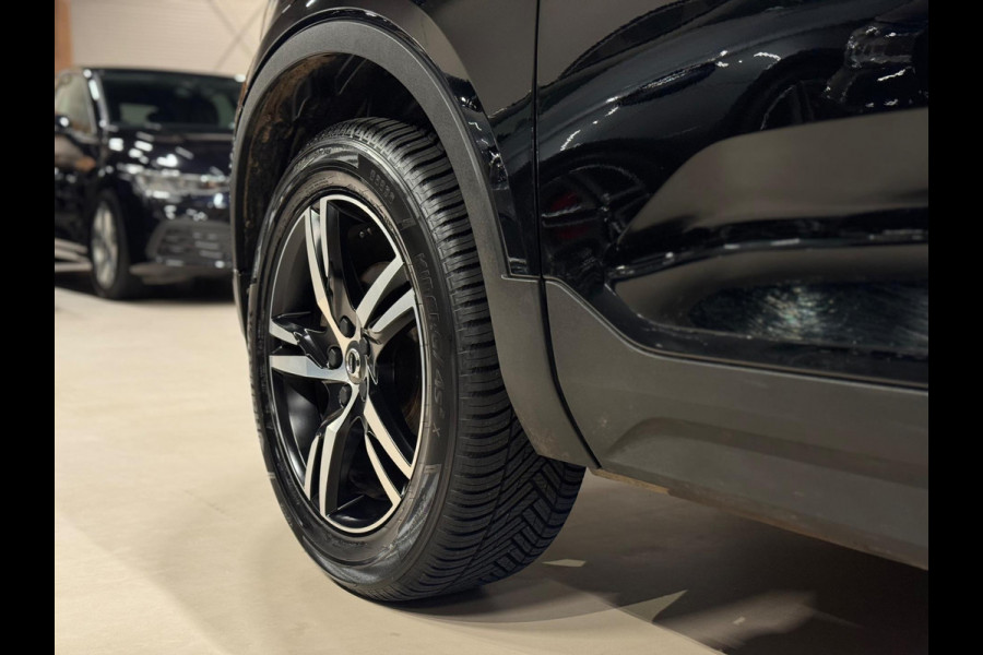 Volvo XC40 1.5 T3 163PK Momentum, Navi, Cruise, Cam, PDC, Clima, Voll Led, Bluetooth/Tel, Private Glas, Volledig Onderhouden