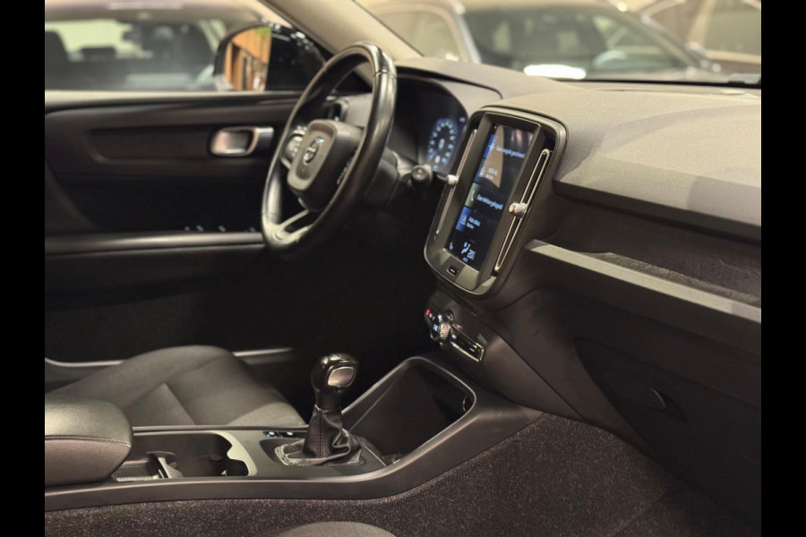 Volvo XC40 1.5 T3 163PK Momentum, Navi, Cruise, Cam, PDC, Clima, Voll Led, Bluetooth/Tel, Private Glas, Volledig Onderhouden