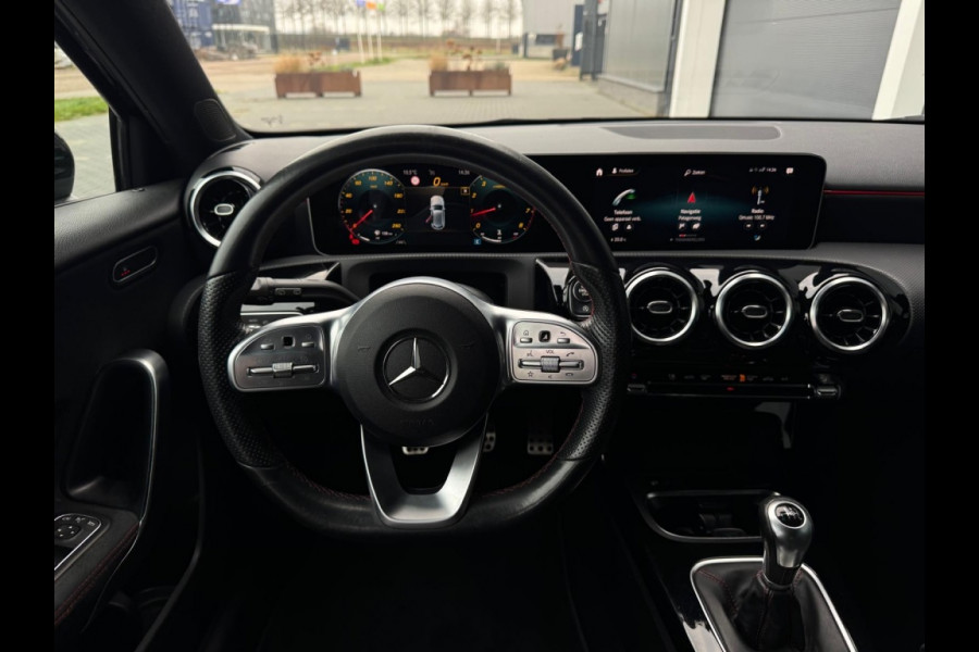 Mercedes-Benz A-Klasse 180 B.Sol AMG Ni Upg Widescreen Navi Camera PDC Led Leder