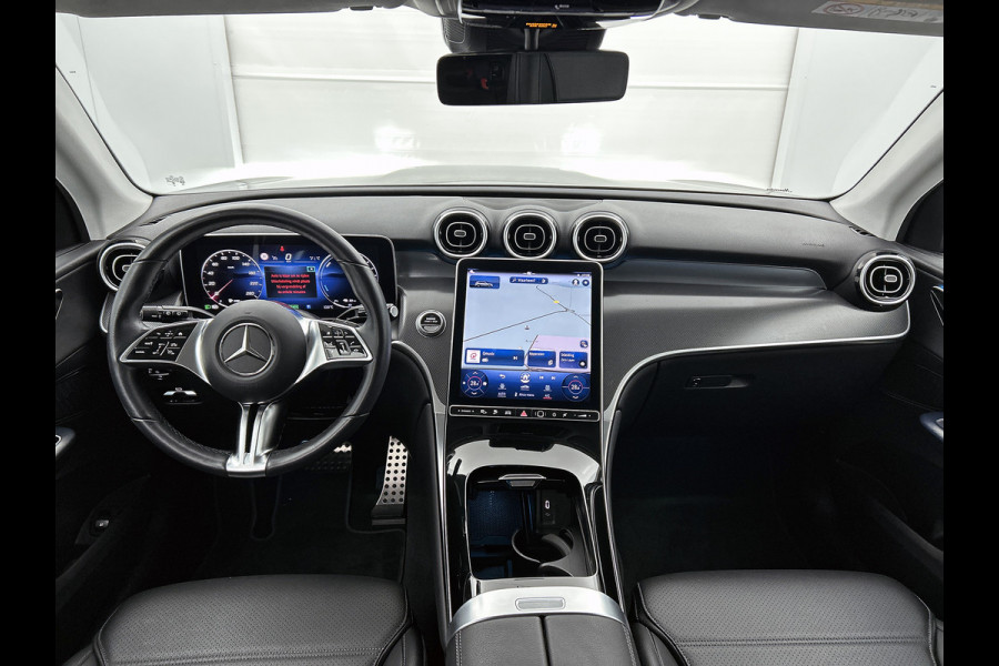 Mercedes-Benz GLC 300 e 4MATIC Luxury Line Lichtmetalen velgen | Navigatie | Parking support met camera achter | stuur verwarming |memory stoelen| Inclusief 24 maanden MB Certified garantie voor Europa.
