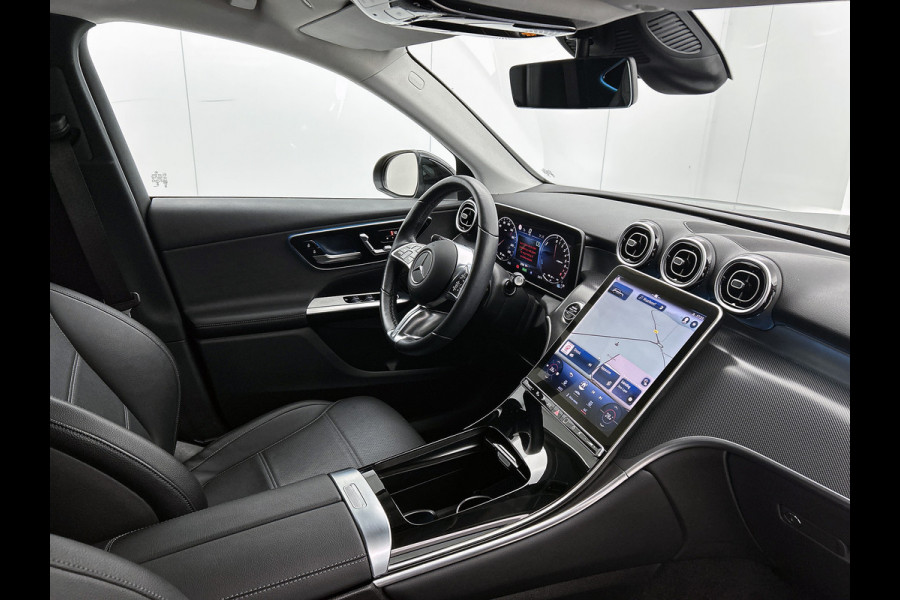 Mercedes-Benz GLC 300 e 4MATIC Luxury Line Lichtmetalen velgen | Navigatie | Parking support met camera achter | stuur verwarming |memory stoelen| Inclusief 24 maanden MB Certified garantie voor Europa.
