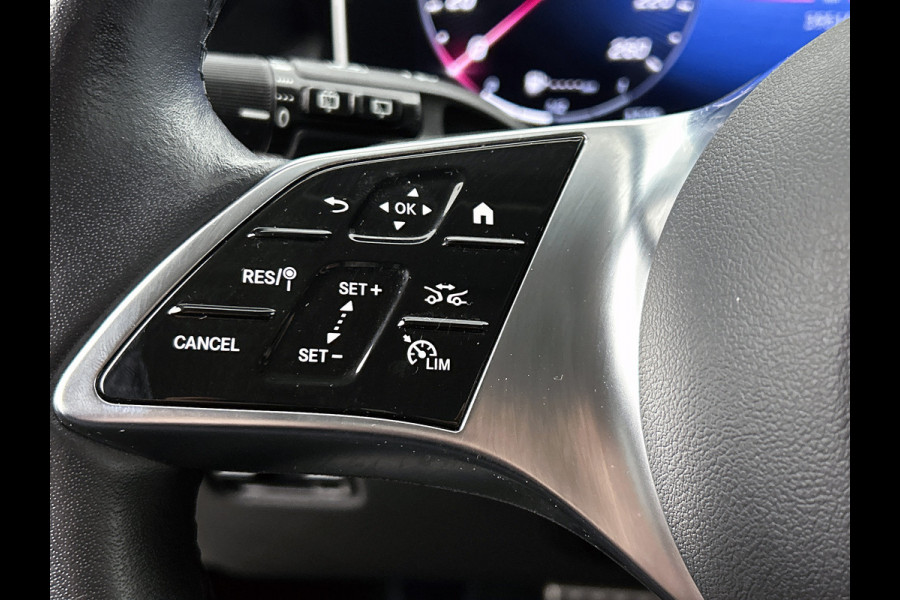 Mercedes-Benz GLC 300 e 4MATIC Luxury Line Lichtmetalen velgen | Navigatie | Parking support met camera achter | stuur verwarming |memory stoelen| Inclusief 24 maanden MB Certified garantie voor Europa.