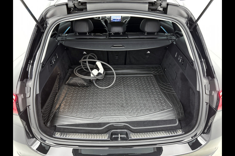 Mercedes-Benz GLC 300 e 4MATIC Luxury Line Lichtmetalen velgen | Navigatie | Parking support met camera achter | stuur verwarming |memory stoelen| Inclusief 24 maanden MB Certified garantie voor Europa.