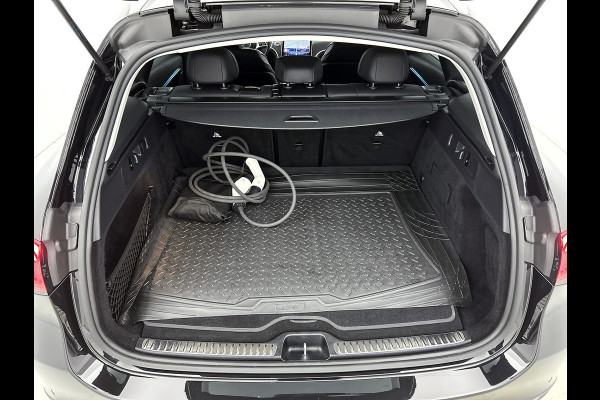 Mercedes-Benz GLC 300 e 4MATIC Luxury Line Lichtmetalen velgen | Navigatie | Parking support met camera achter | stuur verwarming |memory stoelen| Inclusief 24 maanden MB Certified garantie voor Europa.