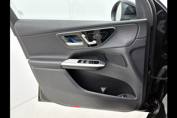 Mercedes-Benz GLC 300 e 4MATIC Luxury Line Lichtmetalen velgen | Navigatie | Parking support met camera achter | stuur verwarming |memory stoelen| Inclusief 24 maanden MB Certified garantie voor Europa.