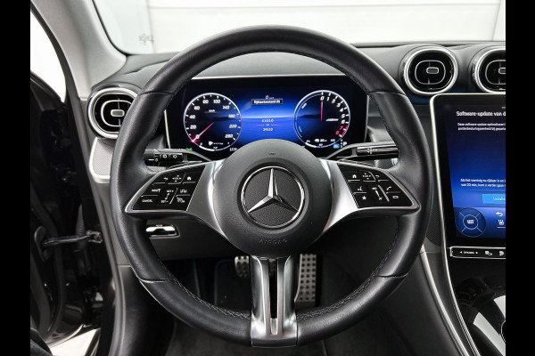 Mercedes-Benz GLC 300 e 4MATIC Luxury Line Lichtmetalen velgen | Navigatie | Parking support met camera achter | stuur verwarming |memory stoelen| Inclusief 24 maanden MB Certified garantie voor Europa.