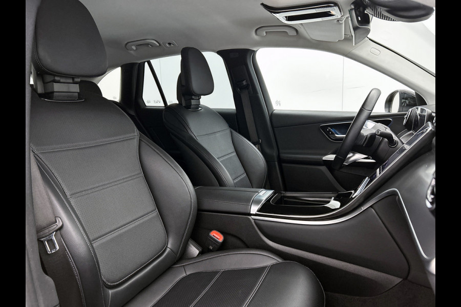 Mercedes-Benz GLC 300 e 4MATIC Luxury Line Lichtmetalen velgen | Navigatie | Parking support met camera achter | stuur verwarming |memory stoelen| Inclusief 24 maanden MB Certified garantie voor Europa.