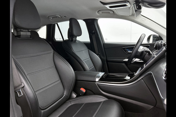 Mercedes-Benz GLC 300 e 4MATIC Luxury Line Lichtmetalen velgen | Navigatie | Parking support met camera achter | stuur verwarming |memory stoelen| Inclusief 24 maanden MB Certified garantie voor Europa.
