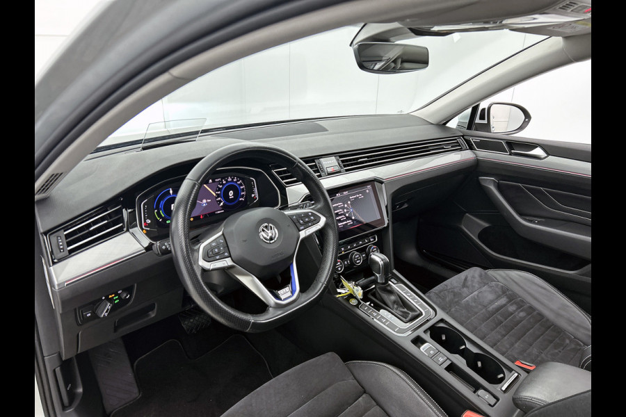 Volkswagen Passat Variant 1.4 TSI PHEV GTE Business R-LINE (VOLL!, Pano, Massage , Dynaudio, Camera, Head-up, Stoel+StuurV, Etc)