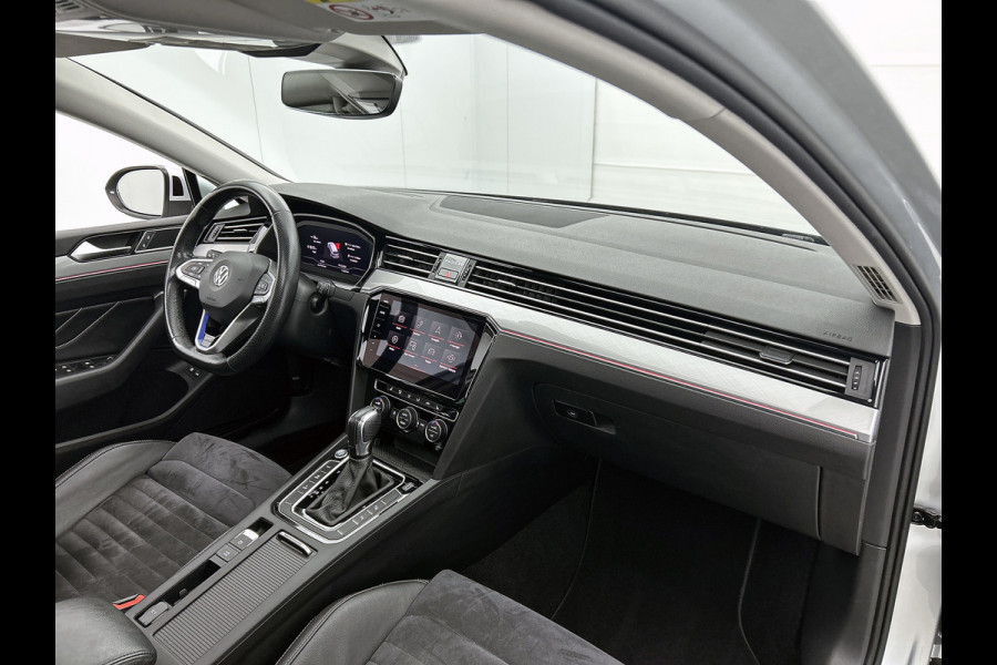 Volkswagen Passat Variant 1.4 TSI PHEV GTE Business R-LINE (VOLL!, Pano, Massage , Dynaudio, Camera, Head-up, Stoel+StuurV, Etc)