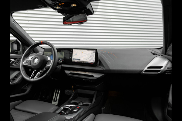 BMW 1-serie M135 xDrive - Pano - Driving Ass - Harman Kardon - Camera