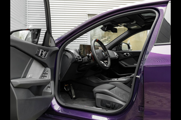 BMW 1-serie M135 xDrive - Pano - Driving Ass - Harman Kardon - Camera