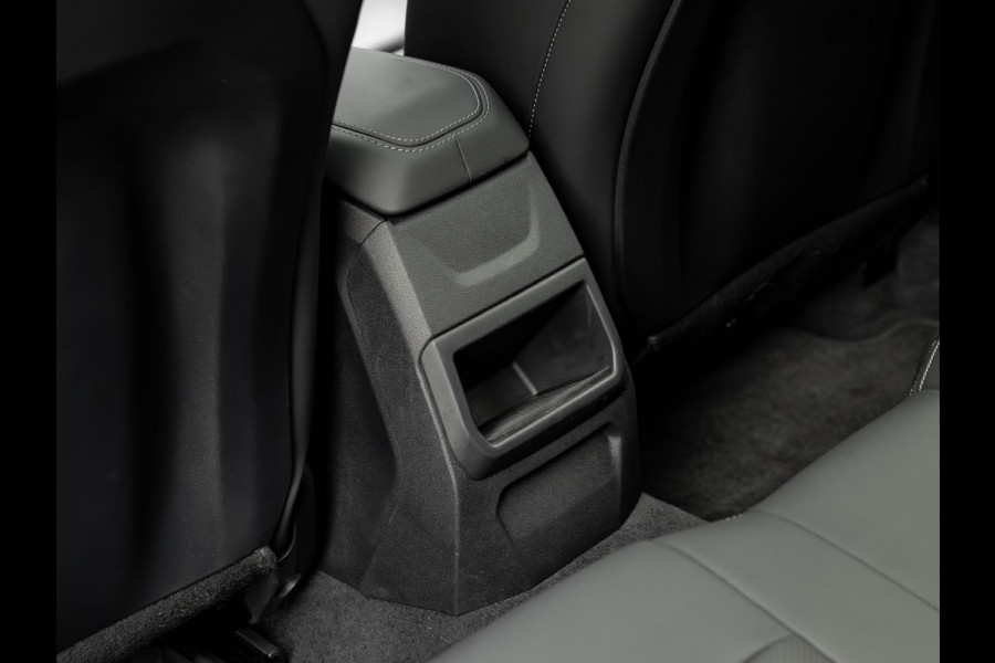 BMW 1-serie M135 xDrive - Pano - Driving Ass - Harman Kardon - Camera