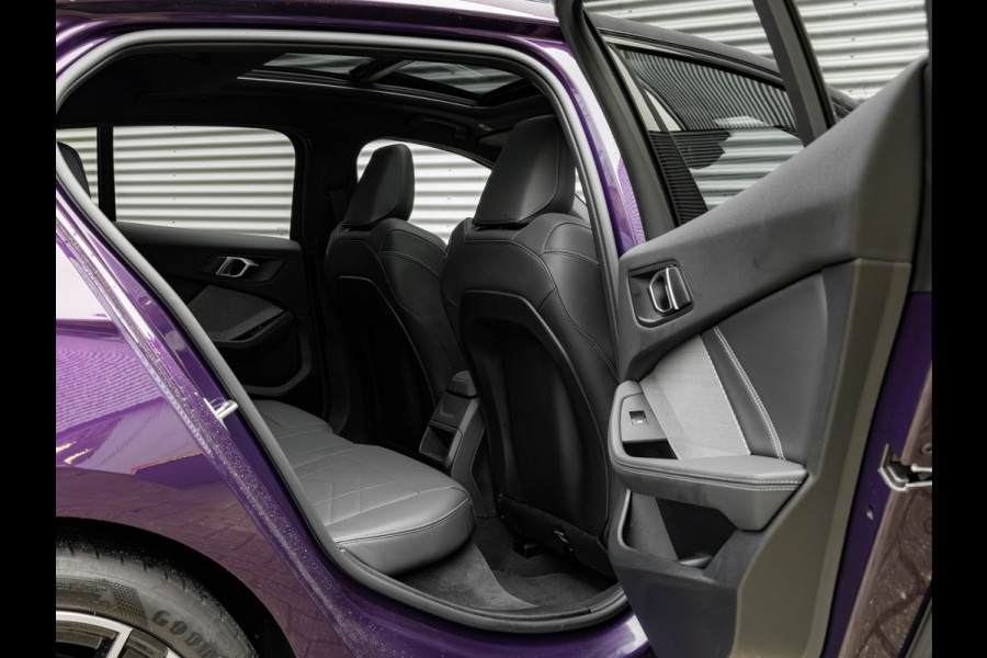 BMW 1-serie M135 xDrive - Pano - Driving Ass - Harman Kardon - Camera