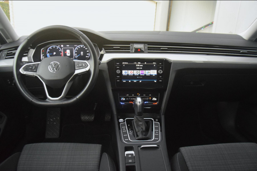 Volkswagen Passat 1.5 TSI Business APPLE CARPLAY/DRAADLOOS LADEN/PARKEER ASSISTENT