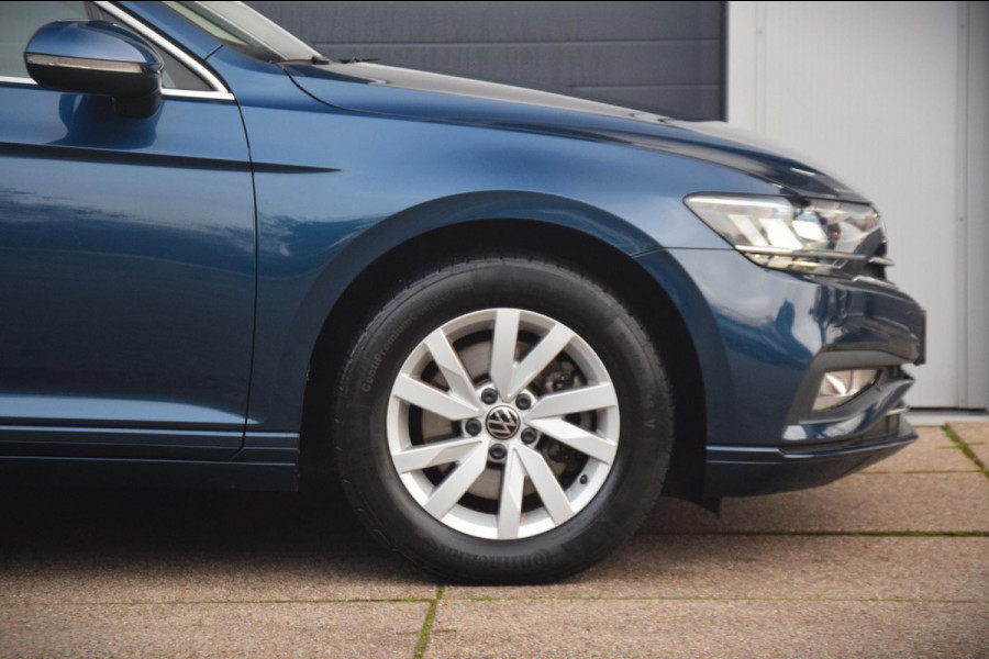 Volkswagen Passat 1.5 TSI Business APPLE CARPLAY/DRAADLOOS LADEN/PARKEER ASSISTENT