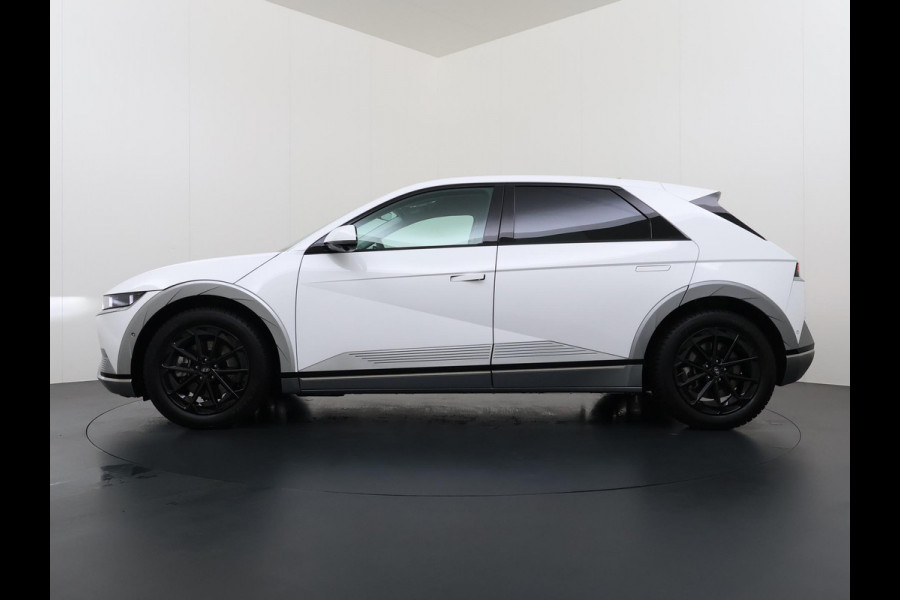 Hyundai IONIQ 5 Lounge AWD 77.4 kWh | SOH 100% RIJKLAAR! | FABRIEKSGARANTIE HYUNDAI TOT 10-2028| |STOELVERWARMING + VENTILATIE| DEALER OH. |ELEK. ACHTERKLEP| BOSE AUDIO| VOL OPTIES| ACHTERBANK VERWARMD| HEAD-UP