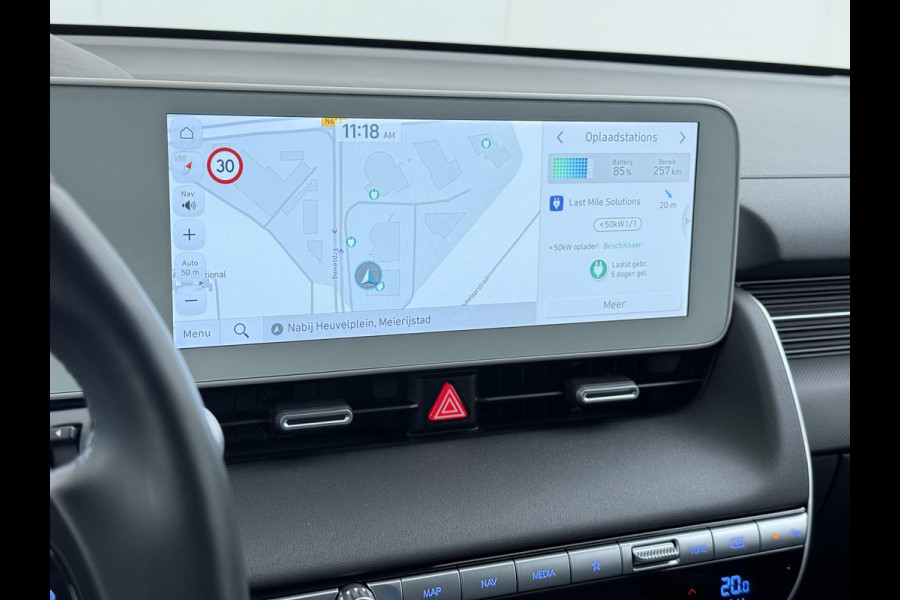 Hyundai IONIQ 5 Lounge AWD 77.4 kWh | SOH 100% RIJKLAAR! | FABRIEKSGARANTIE HYUNDAI TOT 10-2028| |STOELVERWARMING + VENTILATIE| DEALER OH. |ELEK. ACHTERKLEP| BOSE AUDIO| VOL OPTIES| ACHTERBANK VERWARMD| HEAD-UP