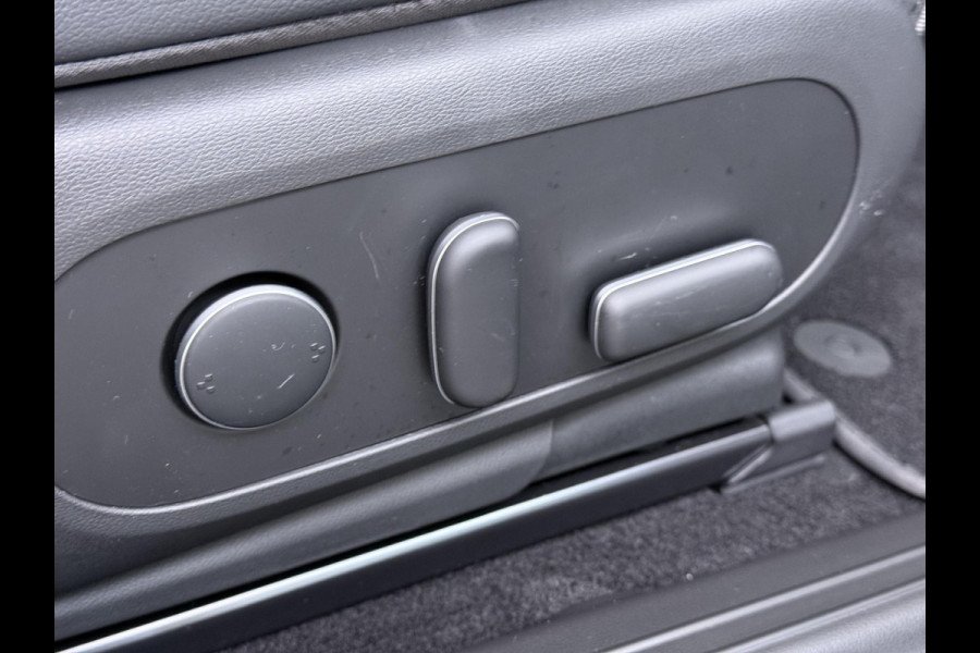 Hyundai IONIQ 5 Lounge AWD 77.4 kWh | SOH 100% RIJKLAAR! | FABRIEKSGARANTIE HYUNDAI TOT 10-2028| |STOELVERWARMING + VENTILATIE| DEALER OH. |ELEK. ACHTERKLEP| BOSE AUDIO| VOL OPTIES| ACHTERBANK VERWARMD| HEAD-UP