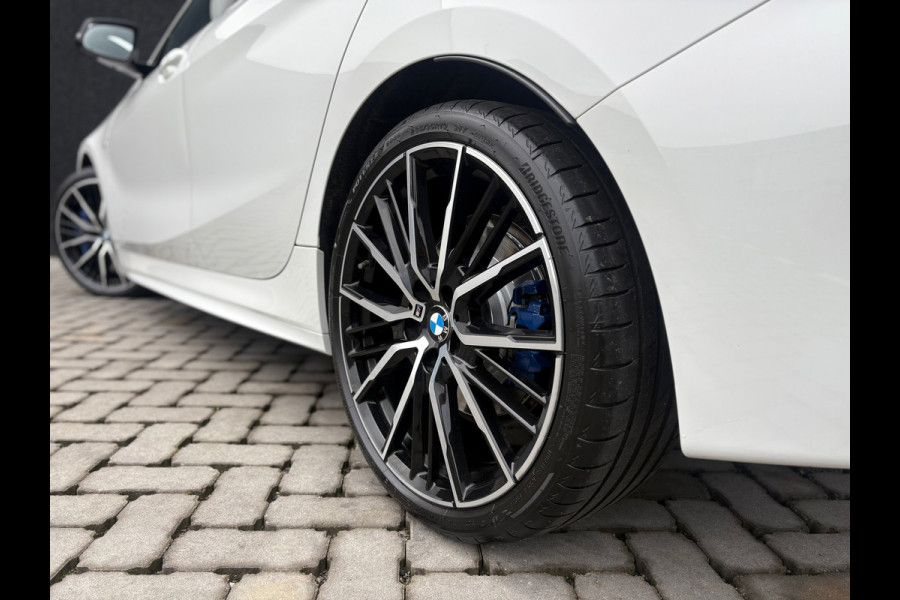 BMW 1-serie 118i - M Sport - Pano - Leder - CarPlay