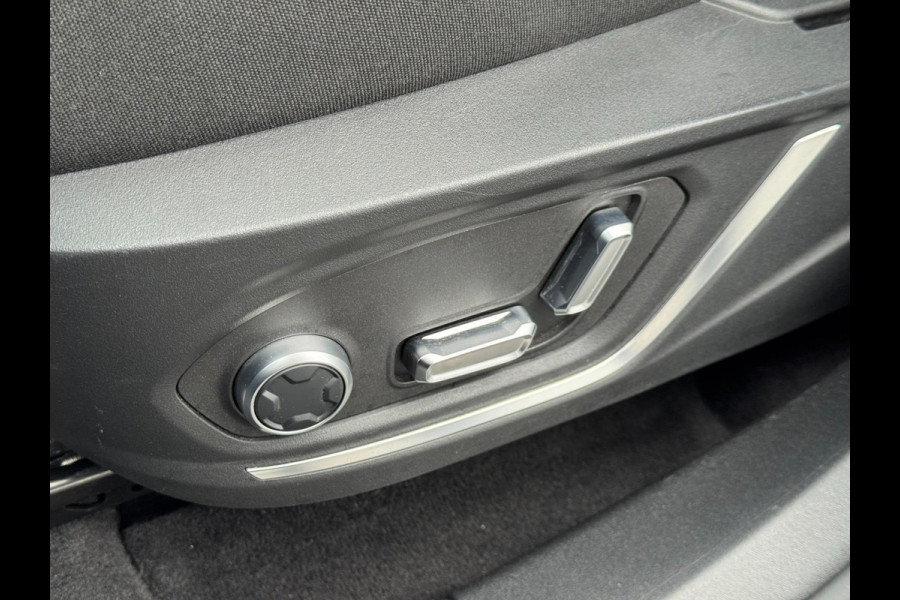 Lynk & Co 01 1.5 Black Edition Trekhaak/Panoramadak/ACC/Stoelverwarming