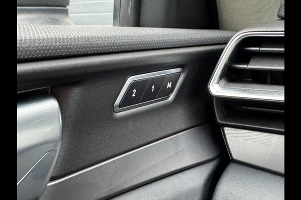 Lynk & Co 01 1.5 Black Edition Panoramadak/360° Camera/ACC/Stoelverwarming