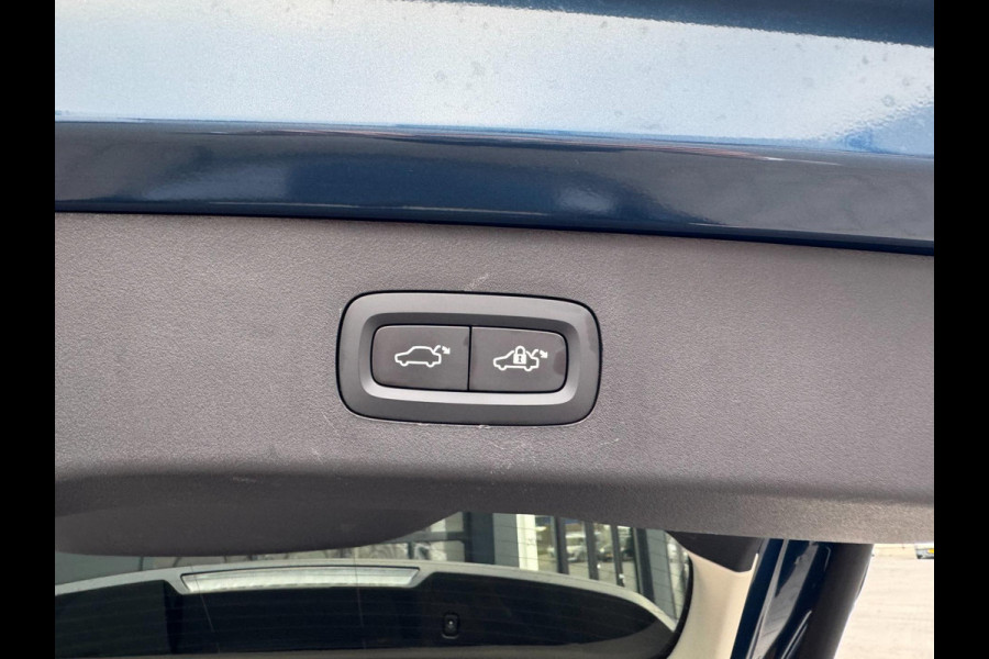 Lynk & Co 01 1.5 Black Edition Panoramadak/360° Camera/ACC/Stoelverwarming