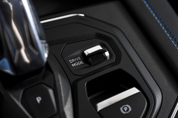 Lynk & Co 01 1.5 PHEV 261PK MY22 | Black Pakket | 360 Camera | 7.4 kWh Boordlader | S/K-panodak | Adapt. Cruise | Memory | Elek. klep | LM 20" | 5101