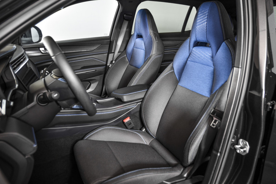 Lynk & Co 01 1.5 PHEV 261PK MY23 | Afn. Trekhaak | Donkere hemel | 360 Camera | 7.4 kWh Boordlader | S/K-panodak | Adapt. Cruise | Memory | Elek. klep | LM 20" | 1919