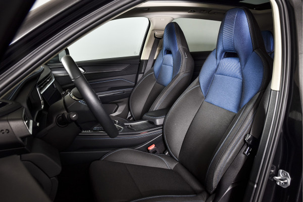 Lynk & Co 01 1.5 PHEV 261PK MY22 | 360 Camera | 7.4 kWh Boordlader | S/K-panodak | Adapt. Cruise | Memory | Elek. klep | LM 20" | 4086