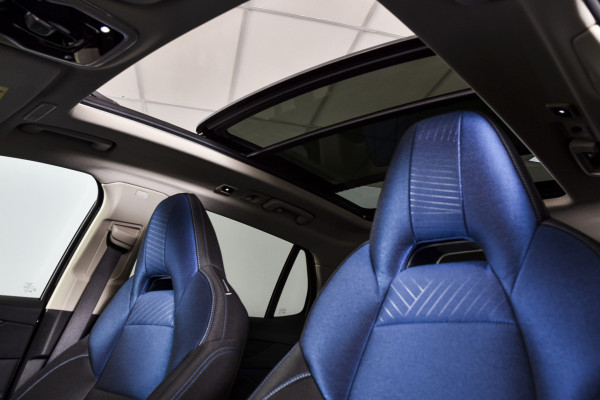 Lynk & Co 01 1.5 PHEV 261PK MY22 | 360 Camera | 7.4 kWh Boordlader | S/K-panodak | Adapt. Cruise | Memory | Elek. klep | LM 20" | 4086