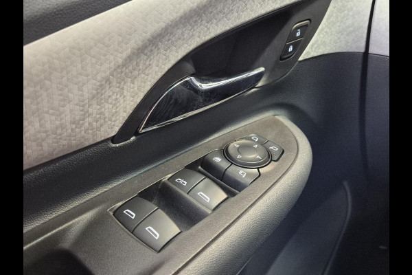 Opel Ampera-E Business 60 kWh Apple Carplay | Keyless | Parkeersensoren Voor/Achter | Stoel/Stuurverwarming |