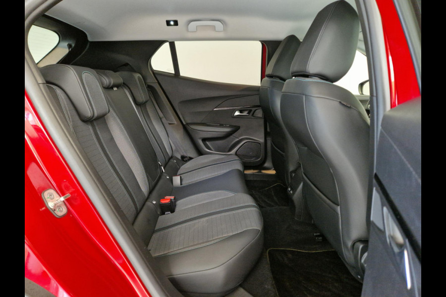 Peugeot e-2008 EV Allure Pack 50 kWh 11kW 3-Fase | Achteruitrijcamera | Climate Control | Parkeersensoren achter