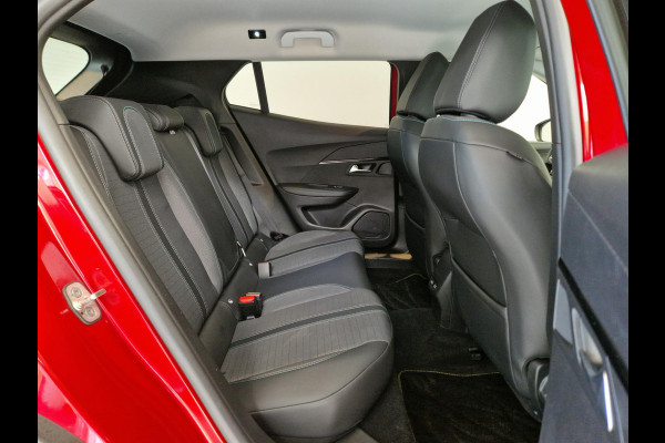Peugeot e-2008 EV Allure Pack 50 kWh 11kW 3-Fase | Achteruitrijcamera | Climate Control | Parkeersensoren achter
