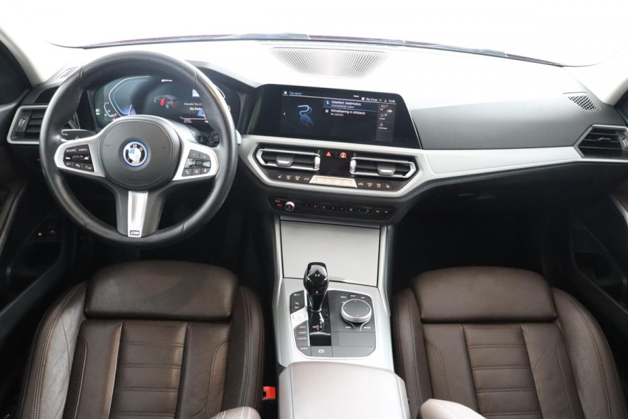 BMW 3 Serie Touring 320e Business Edition Plus|Laser|Leder|Sportstoelen|Adaptive Cruise Control