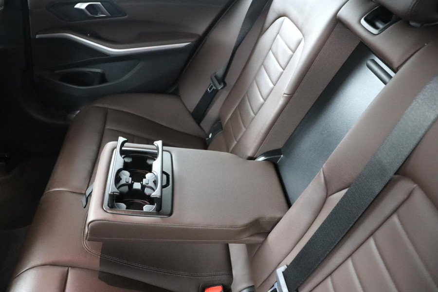 BMW 3 Serie Touring 320e Business Edition Plus|Laser|Leder|Sportstoelen|Adaptive Cruise Control