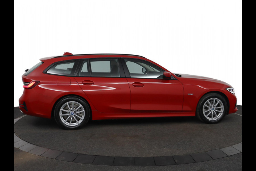 BMW 3 Serie Touring 320e Business Edition Plus|Laser|Leder|Sportstoelen|Adaptive Cruise Control