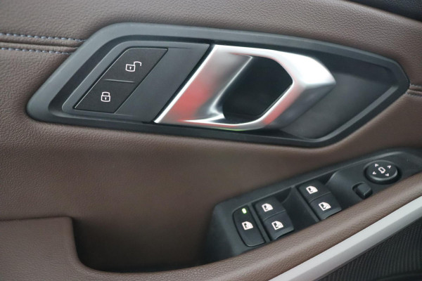 BMW 3 Serie Touring 320e Business Edition Plus|Laser|Leder|Sportstoelen|Adaptive Cruise Control