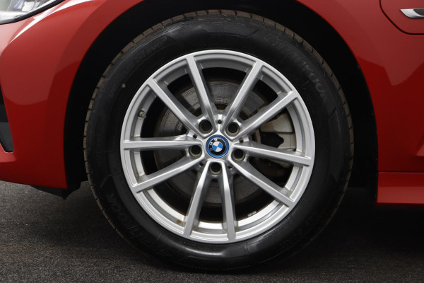 BMW 3 Serie Touring 320e Business Edition Plus|Laser|Leder|Sportstoelen|Adaptive Cruise Control