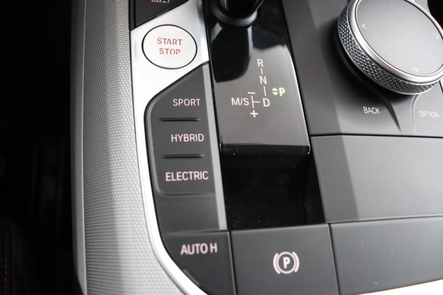 BMW 3 Serie Touring 320e Business Edition Plus|Laser|Leder|Sportstoelen|Adaptive Cruise Control