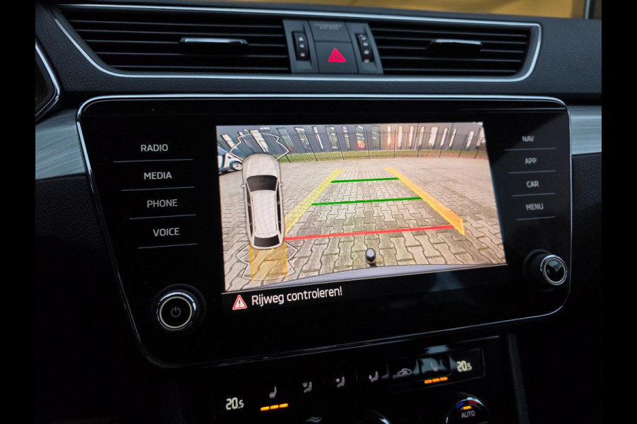 Škoda Superb Combi 1.4 TSI iV Business Edition Plus / STANDKACHEL / AFN.TREKHAAK / CRYSTAL LIGHTING / CAMERA / INCL. GARANTIE !