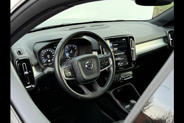 Volvo XC40 1.5 T3 Momentum Pro | CarPlay | H/K | Elek. Achterklep | Camera | 18 inch