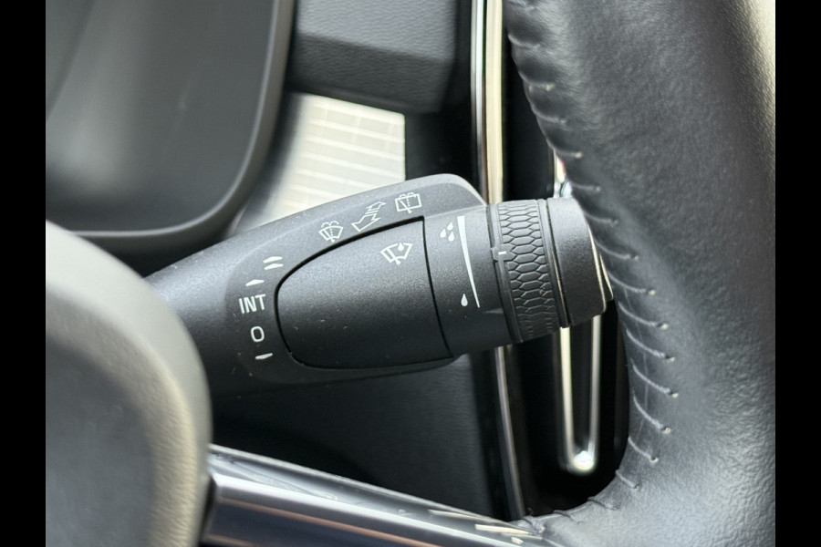 Volvo XC40 1.5 T3 Momentum Pro | CarPlay | H/K | Elek. Achterklep | Camera | 18 inch