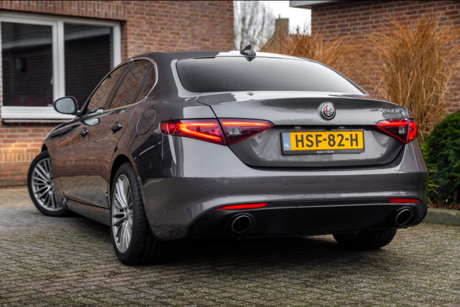 Alfa Romeo Giulia 2.0T Super 200 PK Aut. Xenon Leder Keyless PDC Camera 18''